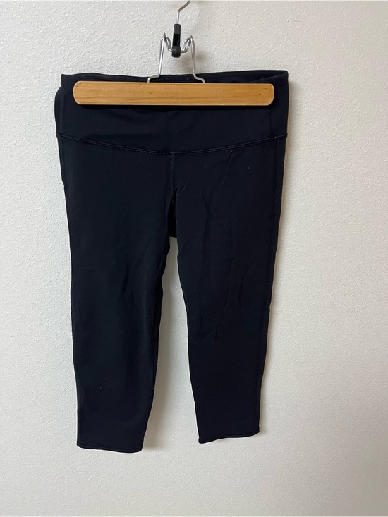 Athleta Pants - Athleta Black Workout Capris -Active Leggings women’s size S